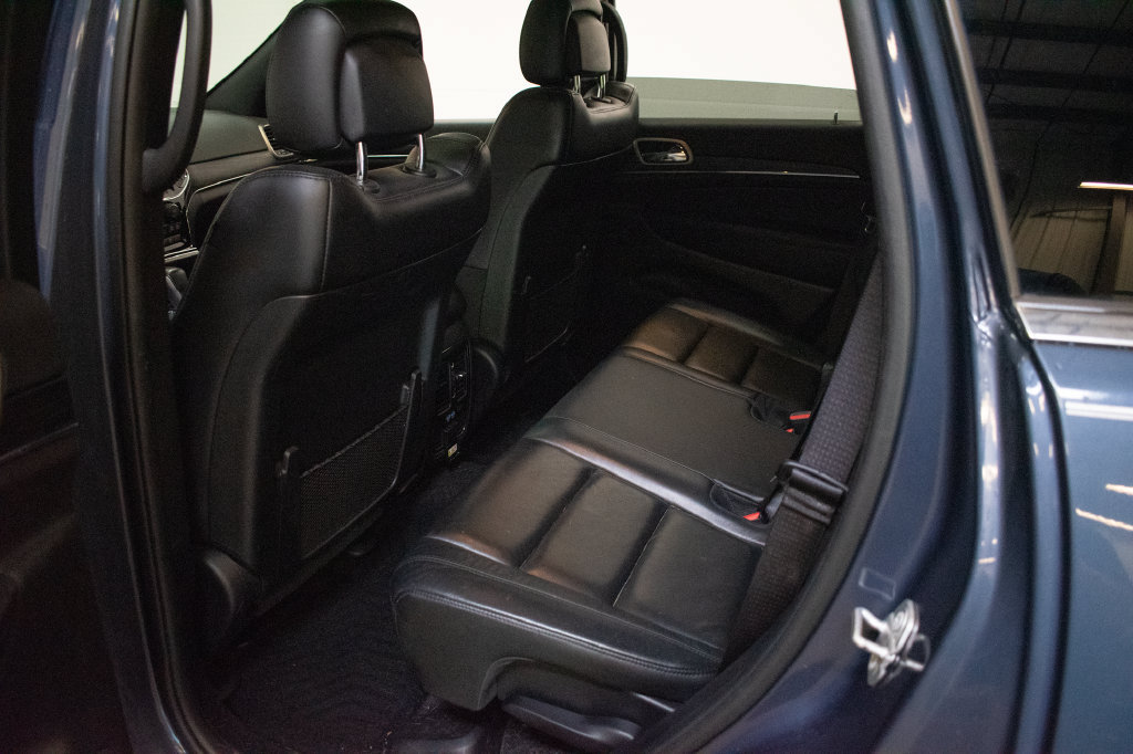Used 2021 Jeep Grand Cherokee Limited AWD/4WD image 23