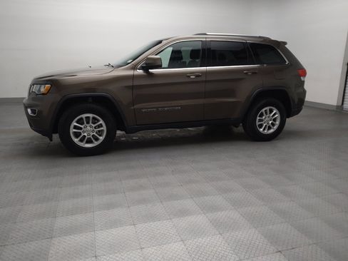 Used 2019 Jeep Grand Cherokee Laredo AWD/4WD image 2