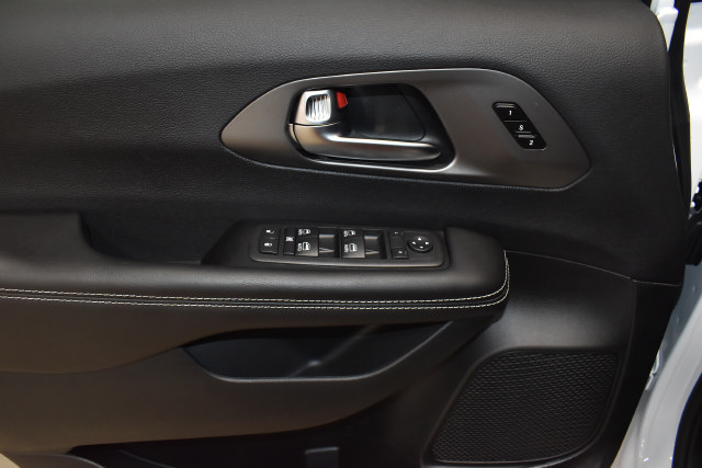 New 2027 Chrysler Pacifica Select FWD image 19