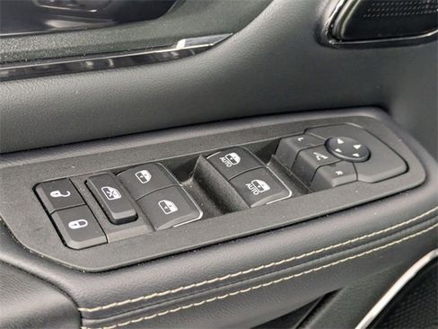 Used 2025 RAM 1500 Limited image 10