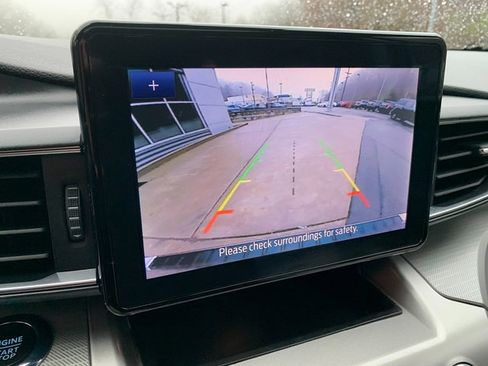 Used 2022 Ford Explorer XLT w/ Equipment Group 202A image 34