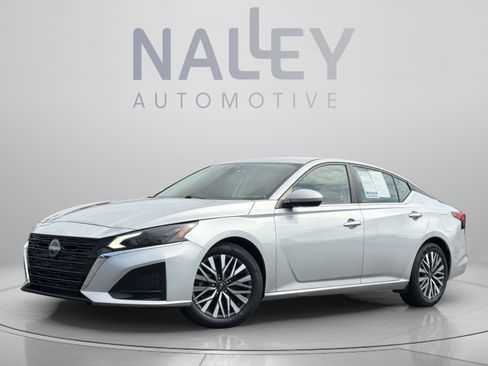 Used 2023 Nissan Altima 2.5 SV FWD image 1