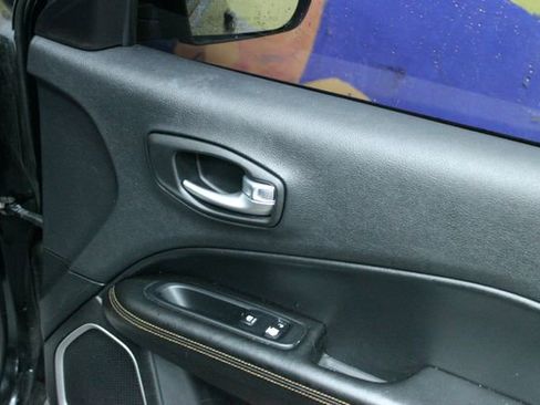Used 2018 Jeep Compass Limited FWD image 9