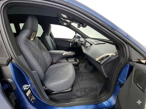 Used 2022 BMW iX xDrive50 w/ Premium Package image 9