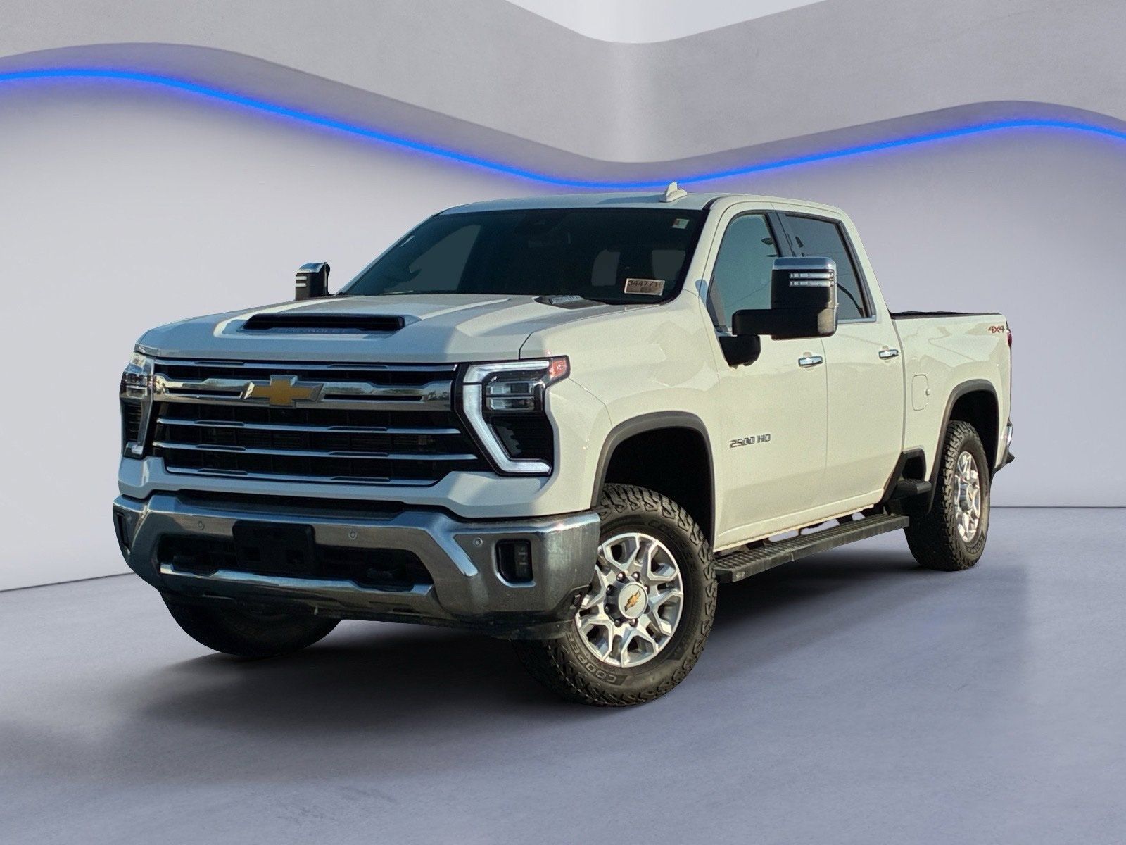 Used 2025 Chevrolet Silverado 2500 LTZ w/ LTZ Convenience Package AWD/4WD image 2