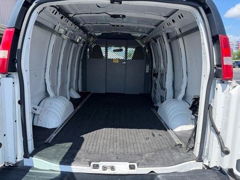 Used 2018 Chevrolet Express 2500 w/ Driver Convenience Package RWD image 7