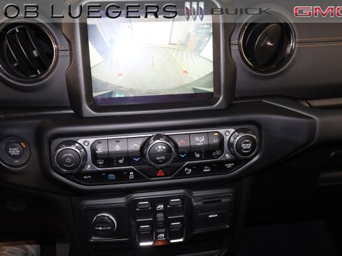 Used 2022 Jeep Wrangler Unlimited Sahara AWD/4WD image 22