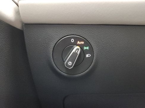 New 2026 Volkswagen Taos SE FWD image 10