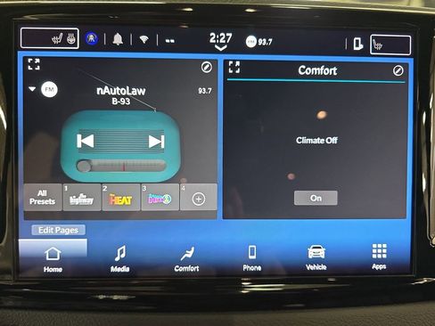 Certified 2025 Chrysler Pacifica Select FWD image 24