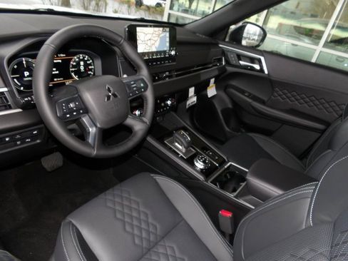 New 2025 Mitsubishi Outlander SEL Black Edition image 13