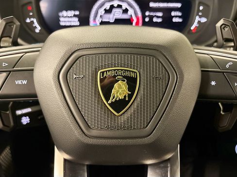 Used 2021 Lamborghini Urus image 23