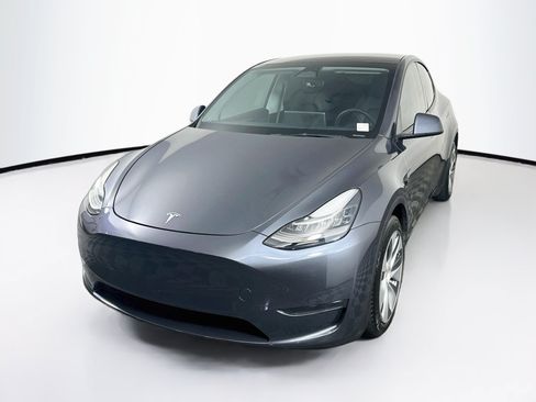 Used 2023 Tesla Model Y Long Range AWD/4WD image 3