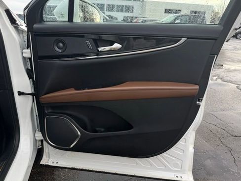 Used 2023 Lincoln Nautilus Reserve w/ Luxury Package image 14