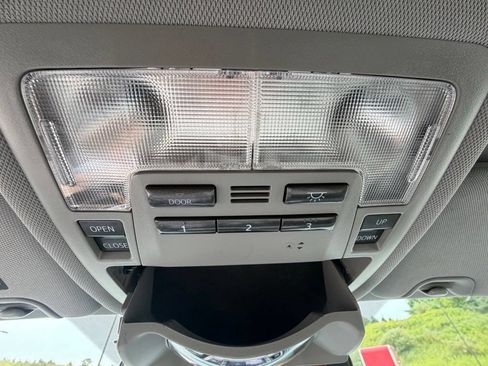 Used 2018 Toyota Highlander XLE AWD/4WD image 24