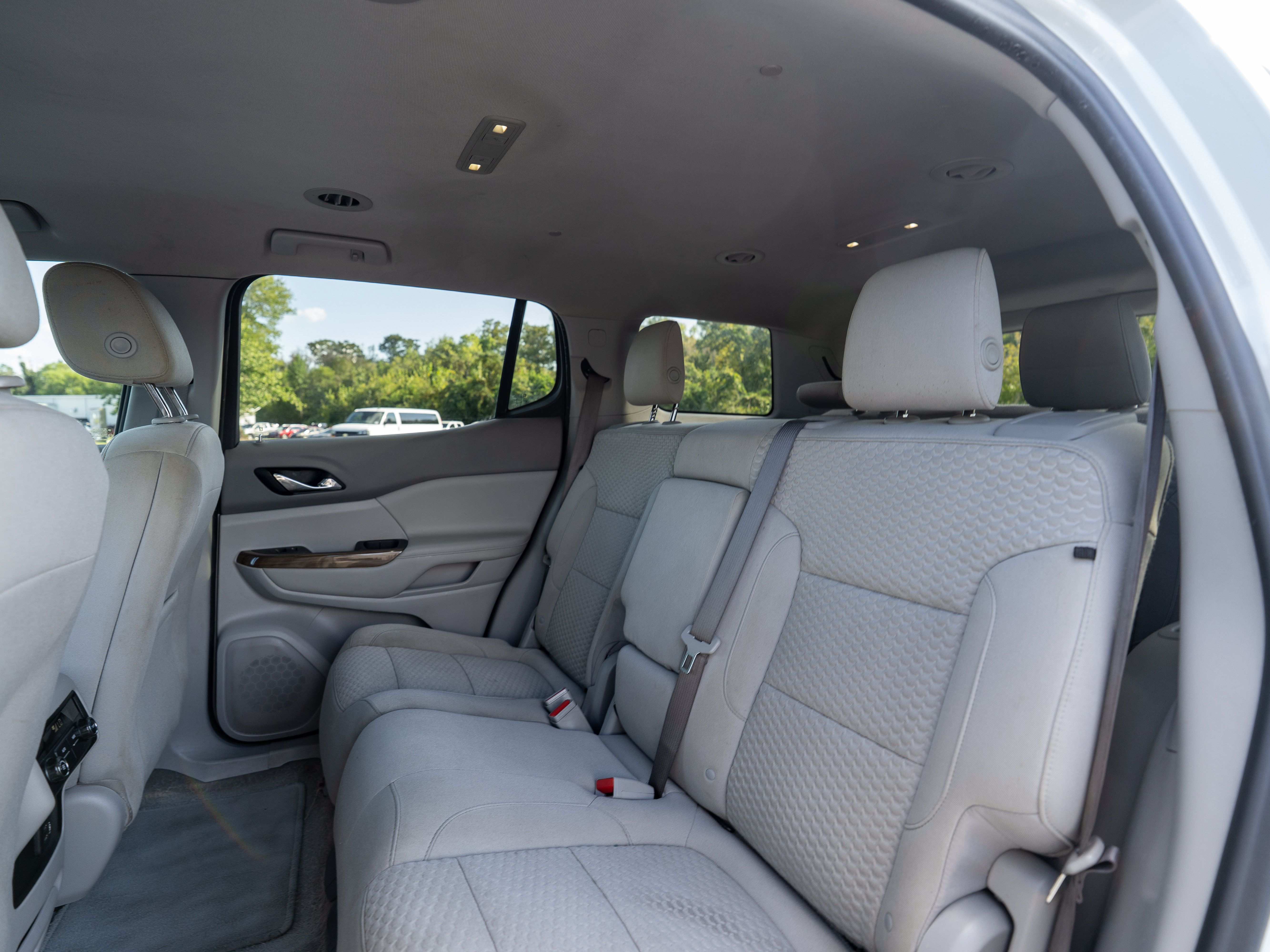 Used 2019 GMC Acadia SLE FWD image 9