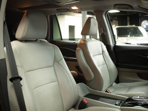 Used 2019 Honda Pilot Elite image 16