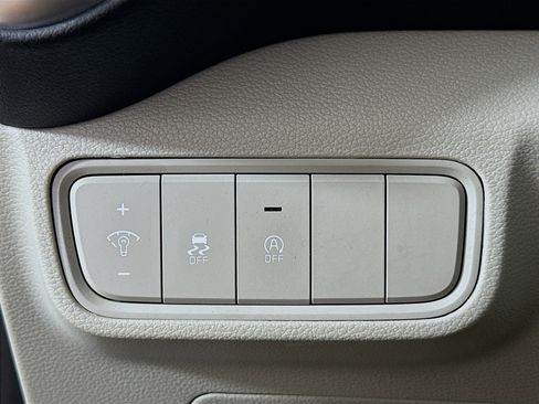 Used 2025 Kia Soul LX w/ LX Technology Package FWD image 17