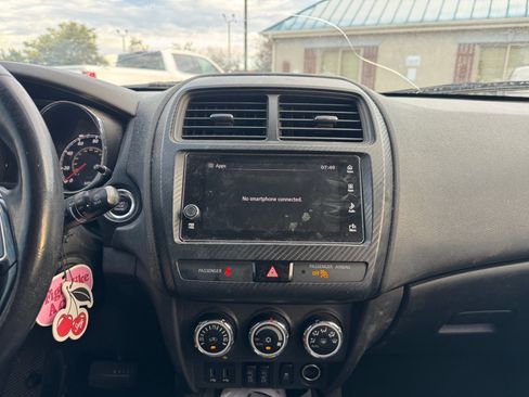 Used 2018 Mitsubishi Outlander Sport SE AWD/4WD image 14