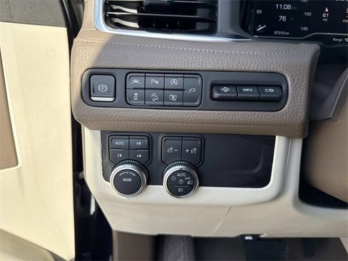 Used 2022 GMC Yukon Denali image 30