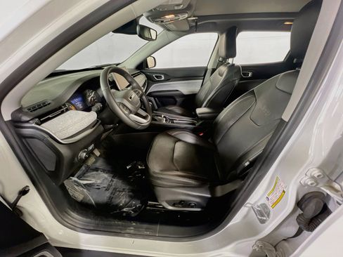 Used 2022 Jeep Compass Latitude w/ Sun and Sound Group AWD/4WD image 19