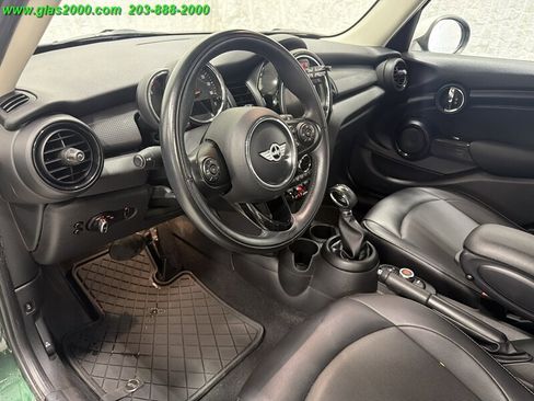 Used 2017 MINI Cooper 4-Door Hardtop image 3