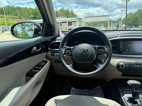 Used 2019 Kia Sorento LX image 29