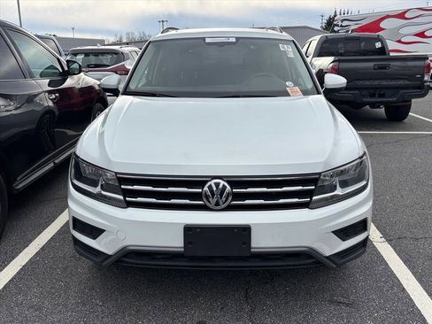 Used 2020 Volkswagen Tiguan SE w/ Panoramic Sunroof Package image 4