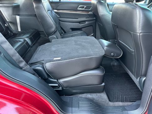 Used 2018 Ford Explorer Platinum image 18