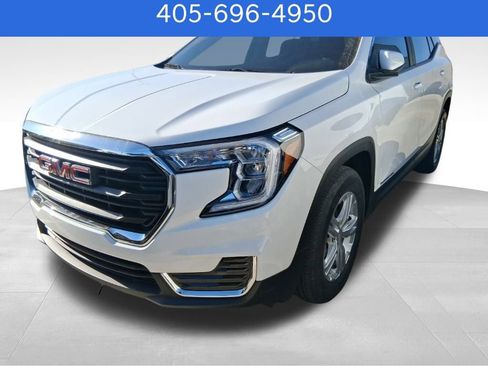 Used 2022 GMC Terrain SLE image 1