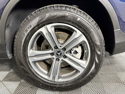 Used 2018 Mercedes-Benz GLC 300 4MATIC w/ Premium Package image 35