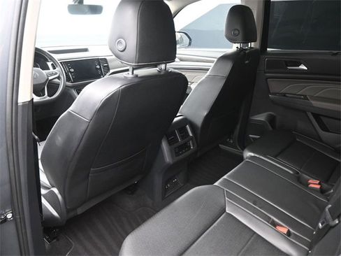 Used 2023 Volkswagen Atlas SE image 23