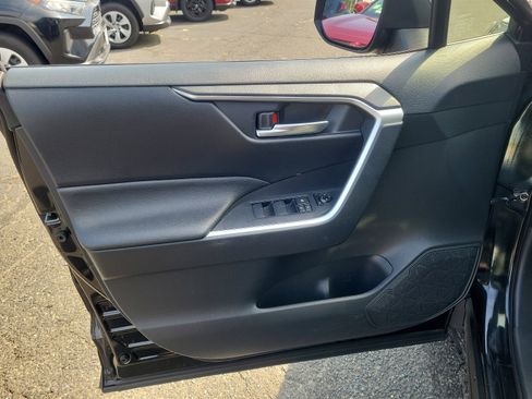Used 2019 Toyota RAV4 XLE image 12