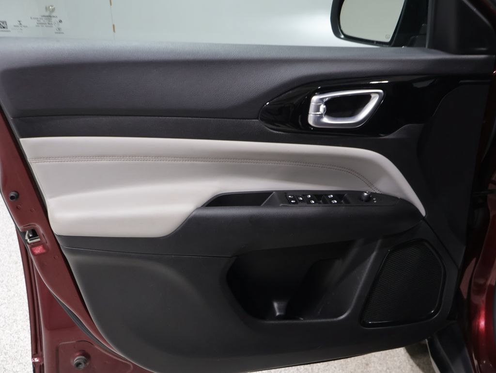 Certified 2022 Jeep Compass Limited AWD/4WD image 14