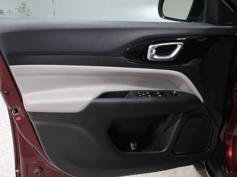 Certified 2022 Jeep Compass Limited AWD/4WD image 14