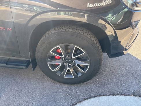 Used 2021 Chevrolet Suburban Z71 w/ Z71 Off-Road Package image 4