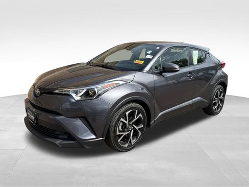 Used 2019 Toyota C-HR XLE FWD image 4