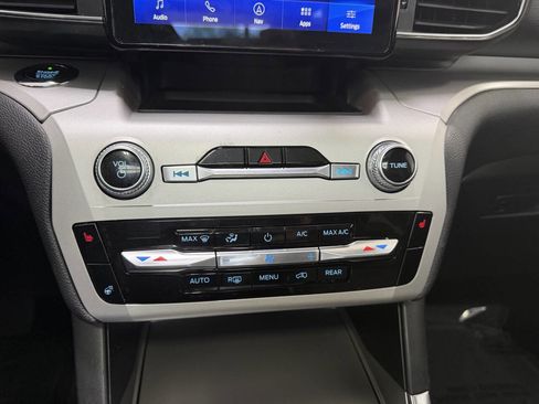 Used 2020 Ford Explorer XLT w/ Equipment Group 202A AWD/4WD image 15