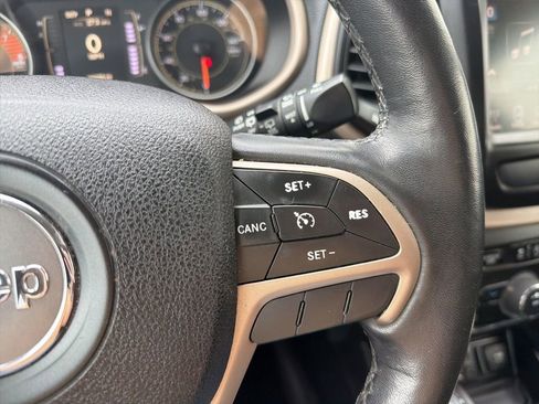 Used 2016 Jeep Cherokee Latitude w/ Cold Weather Group image 13