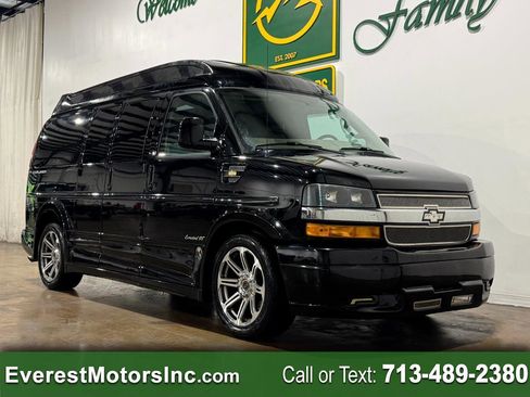 Used 2018 Chevrolet Express 2500 w/ Enhanced Convenience Package RWD image 1