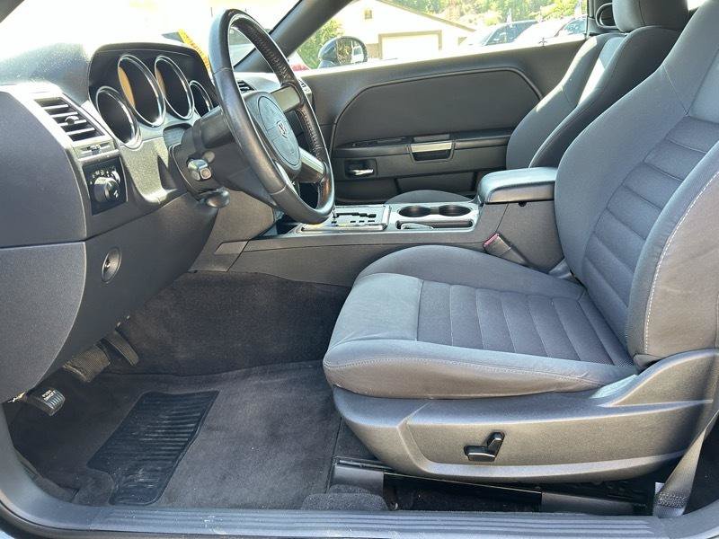 Used 2010 Dodge Challenger R/T RWD image 6