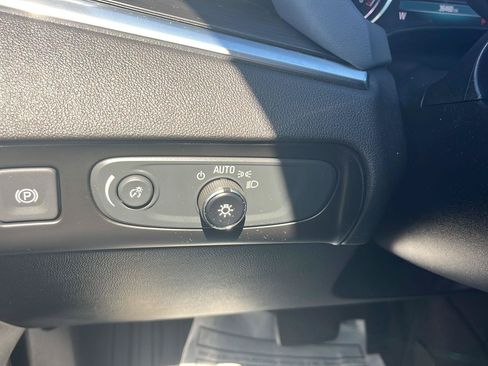 Used 2019 Buick Enclave Essence AWD/4WD image 13