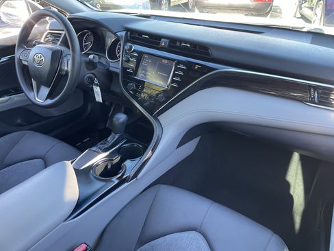Used 2018 Toyota Camry LE image 10