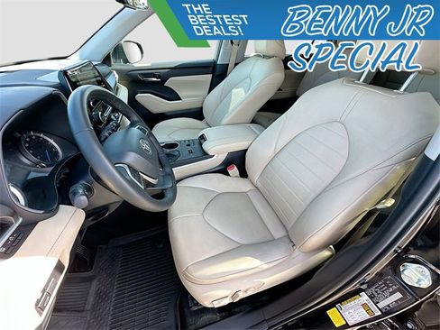 Used 2023 Toyota Highlander XLE image 20