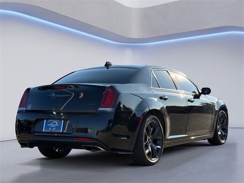 Used 2020 Chrysler 300 Touring w/ Sport Appearance Package image 5