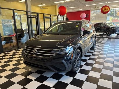 Certified 2022 Volkswagen Tiguan SE w/ Panoramic Sunroof Package