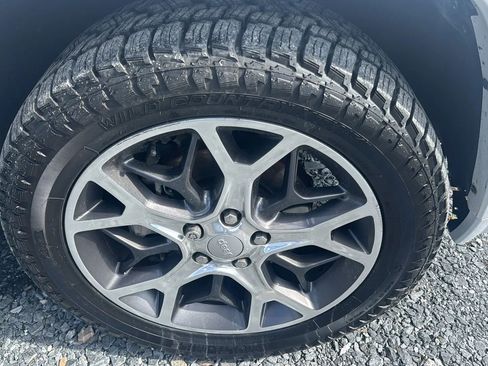 Used 2019 Jeep Grand Cherokee Overland image 9