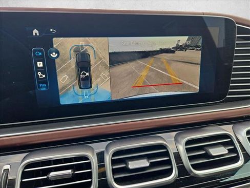 Used 2025 Mercedes-Benz Maybach GLS 600 4MATIC image 12