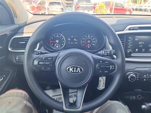 Used 2018 Kia Sorento FWD image 33