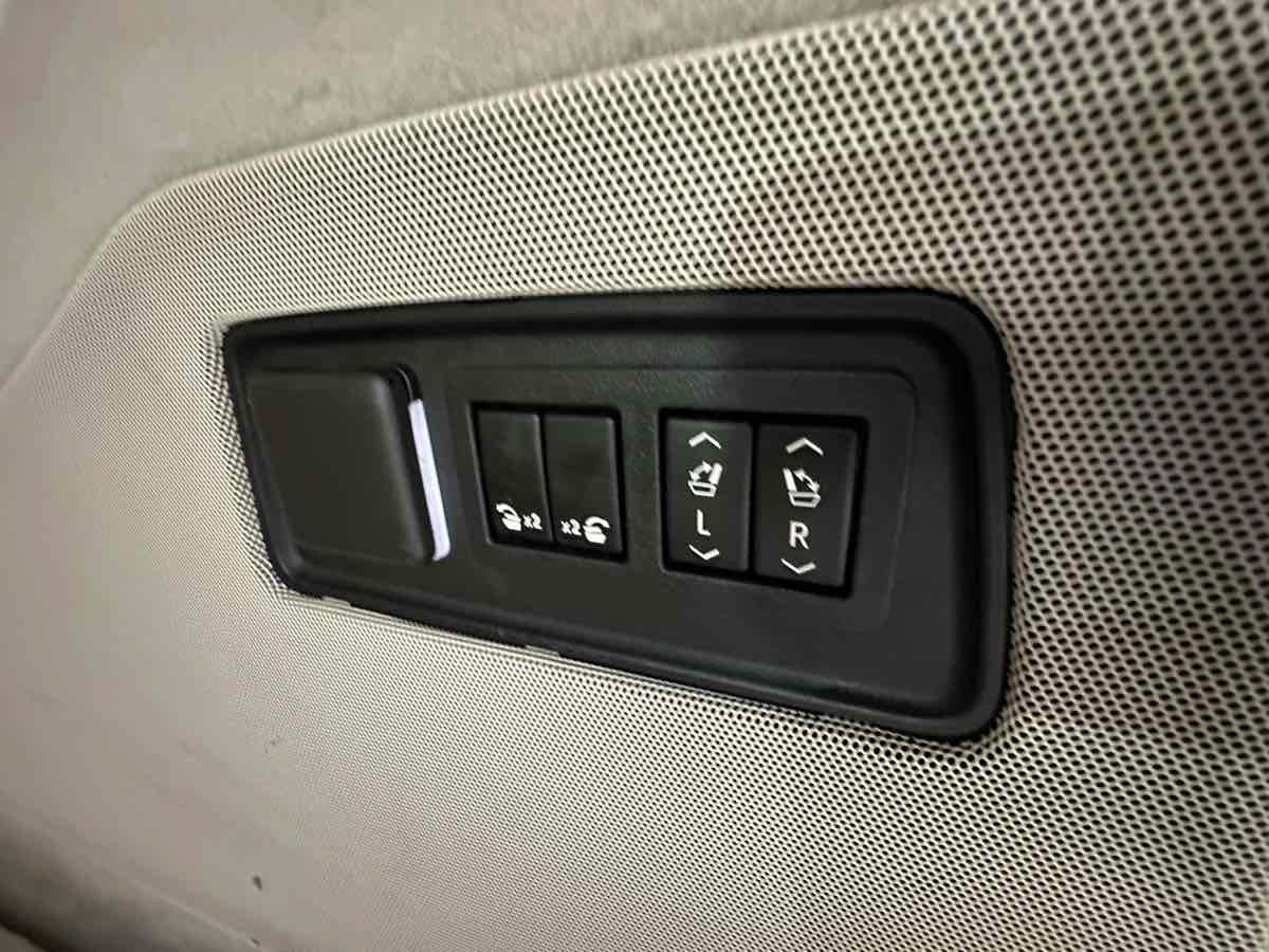 Used 2021 Cadillac Escalade ESV Sport Platinum AWD/4WD image 22