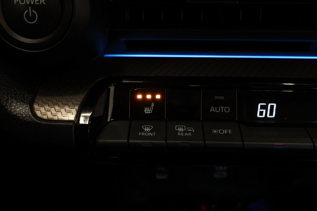 Used 2024 Toyota Prius XLE AWD/4WD image 31